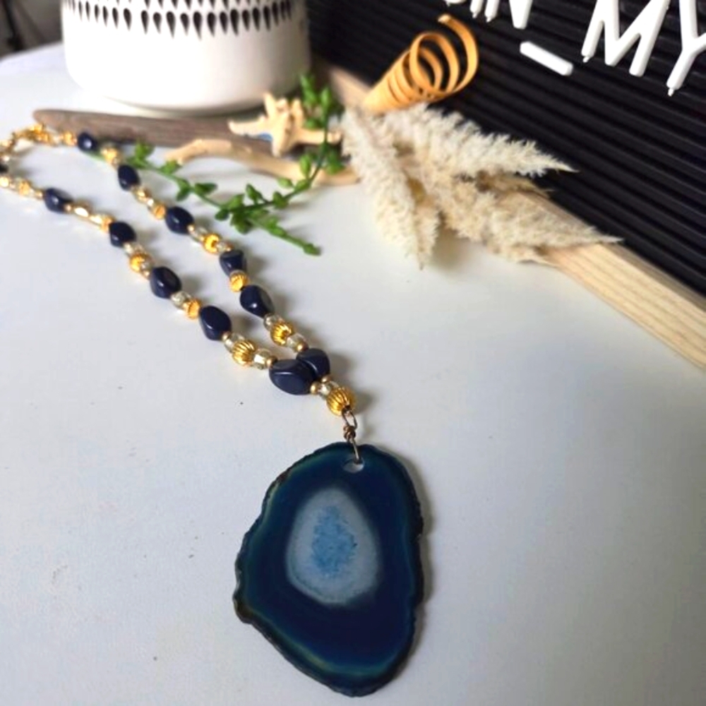 Artisan NWOT: Blue Agate stone drop necklace with gold and blue hand made chain